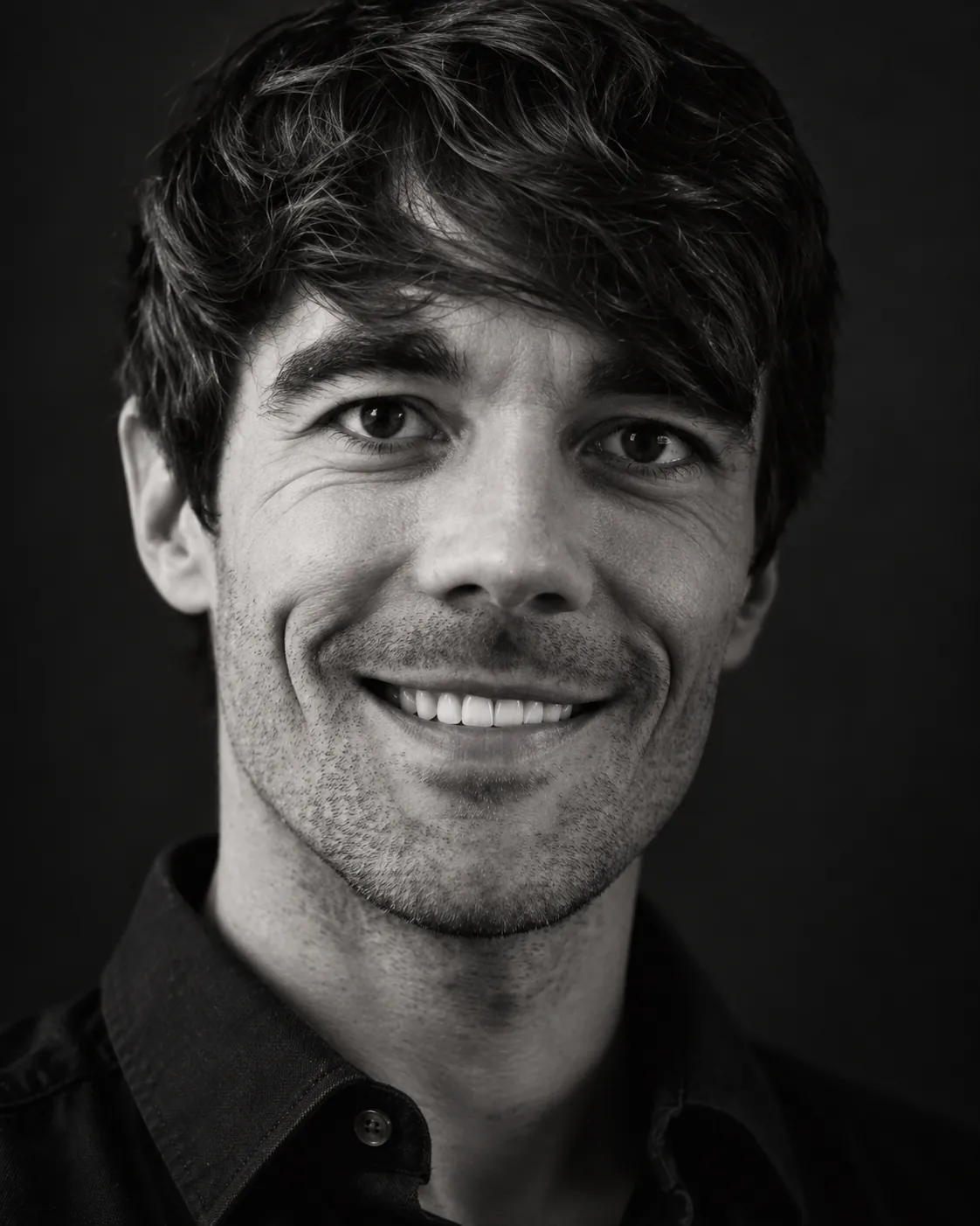 Schwarz-Weiß-Porträt von Matthias Hatzak, Geschäftsführer der HATZAK Onlinemarketing Agentur