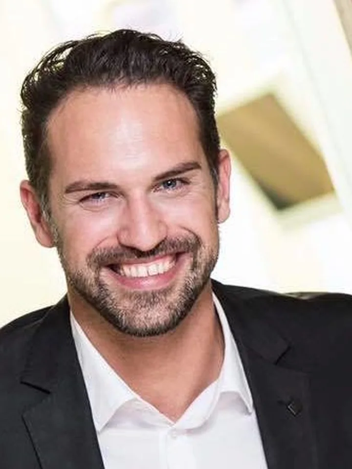 Tobias Lensing, Unternehmensberater für Arzt- und Zahnarztpraxen bei der HATZAK Onlinemarketing Agentur